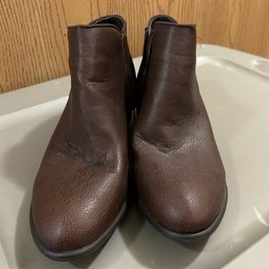 Women’s brown ankle boots size 11